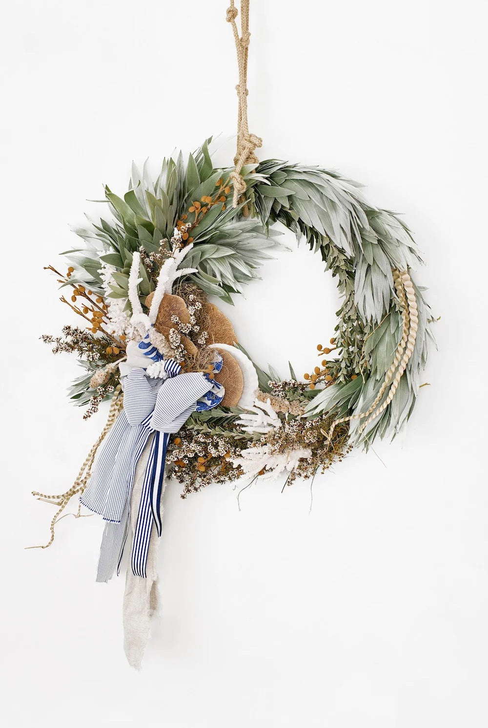 Coastal Style Wreath Wall Hanging - Austin Bloom wall hanger wreath Austin Bloom 